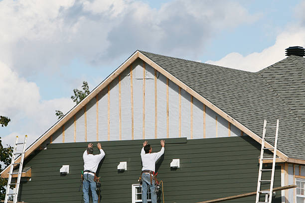Professional Siding Installation technician working in Bellville, TX